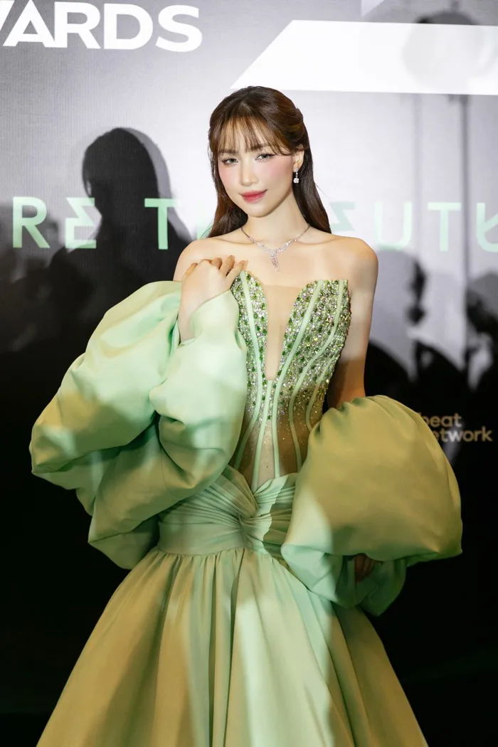 Hoà Minzy chiếm trọn spotlight với bộ trang sức gần nửa tỷ khi dự Làn Sóng  Xanh