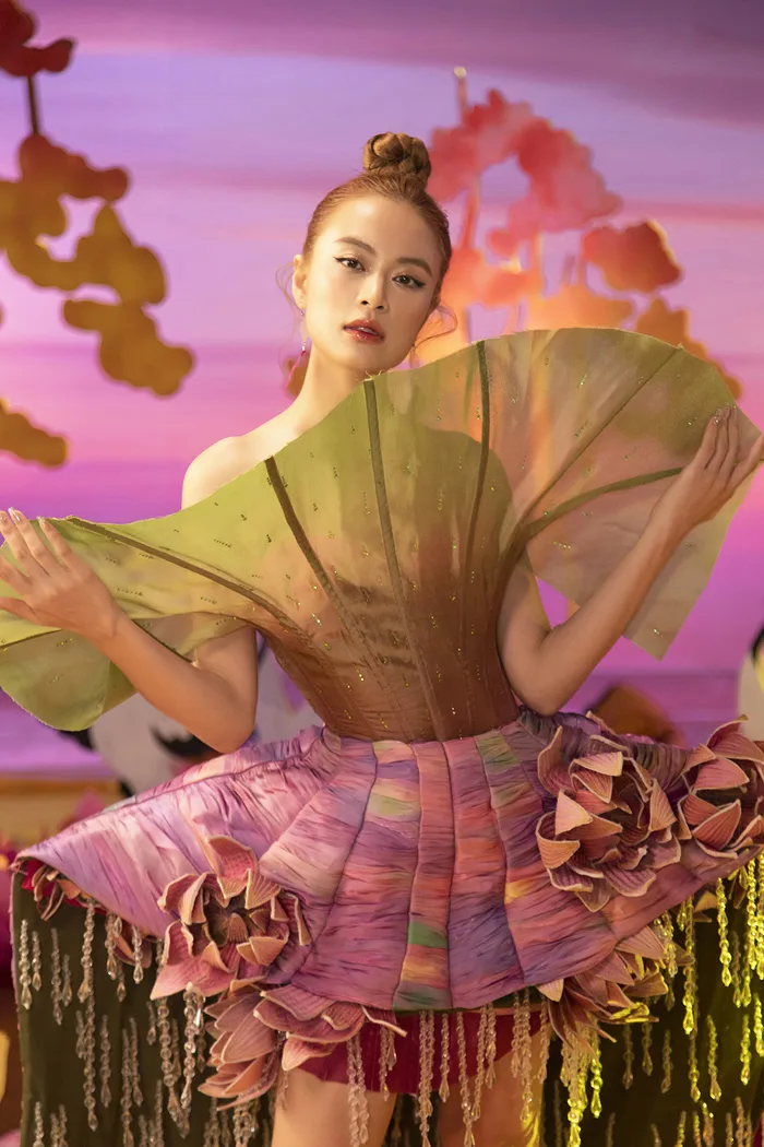 Hoàng Thuỳ Linh muốn được yêu như tuổi 18