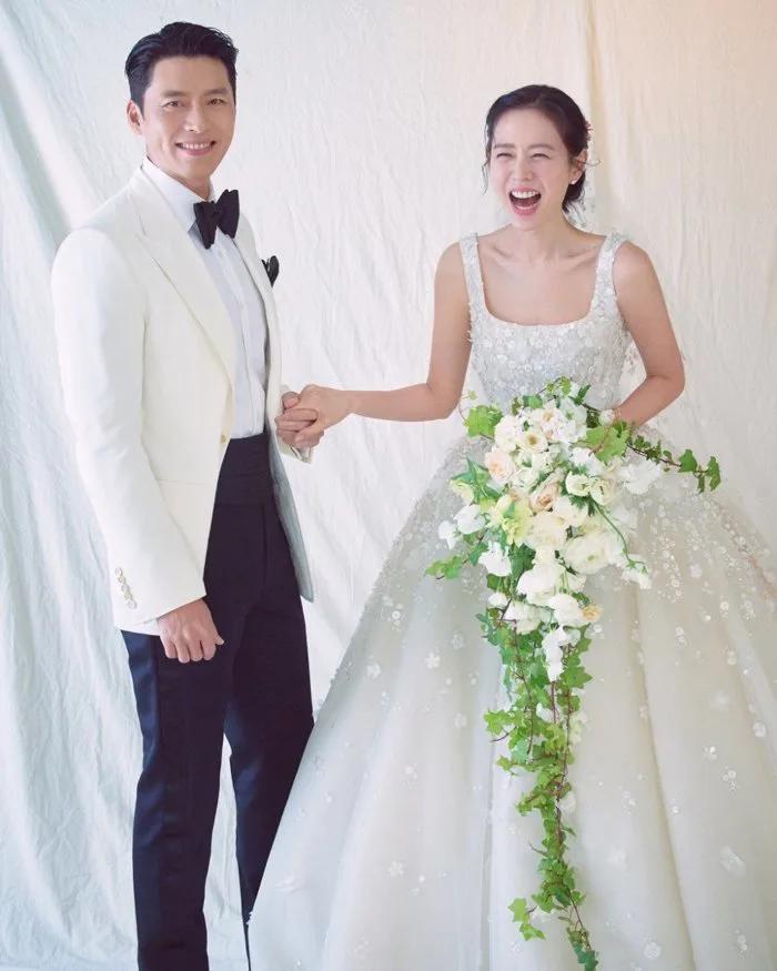 Ảnh cưới của Hyun Bin - Son Ye Jin chính thức được hé lộ