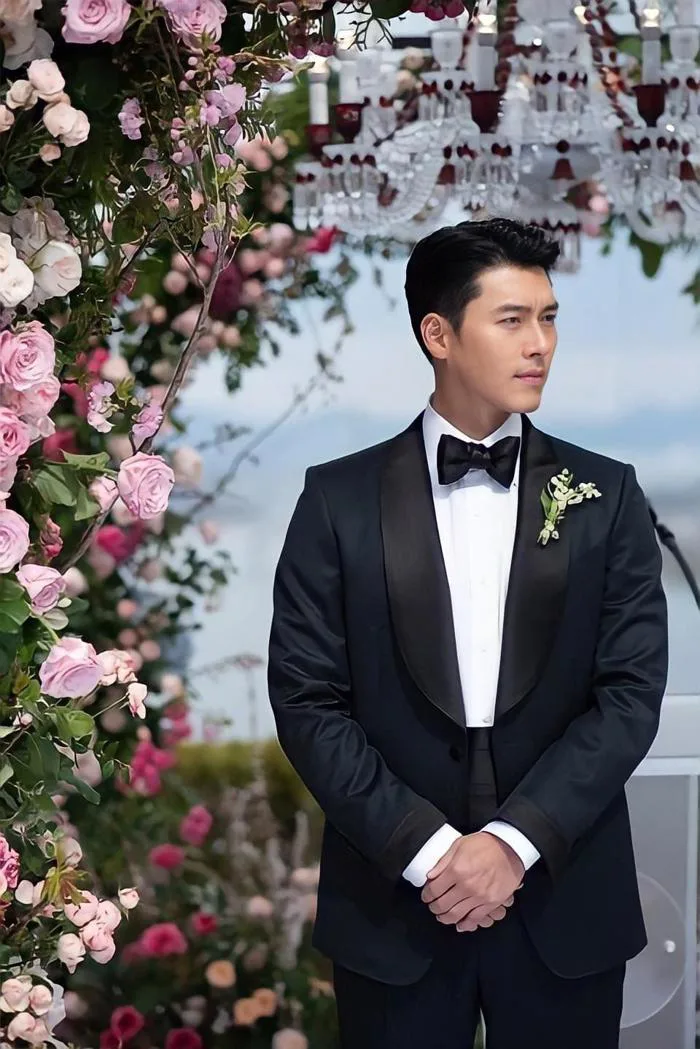Ngất ngây trước vẻ điển trai của Hyun Bin trong đám cưới với Son Ye Jin |  VOV.VN