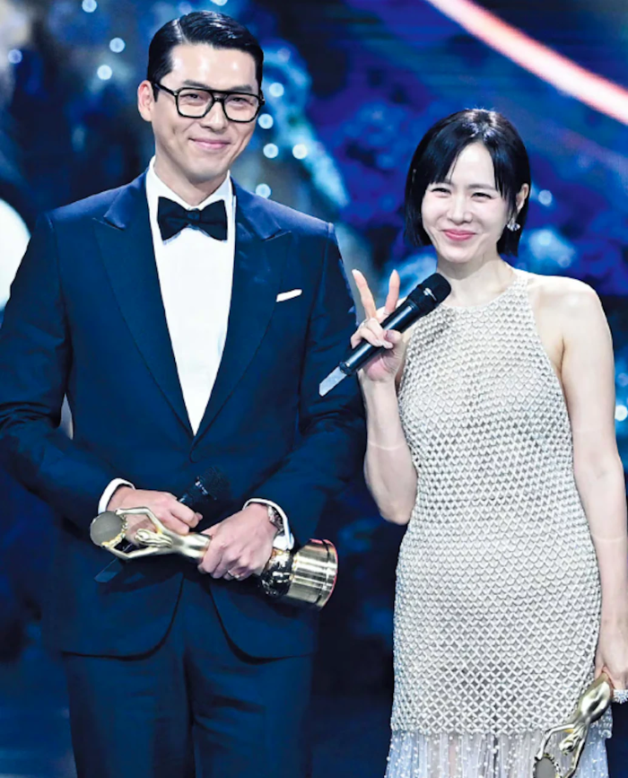Hyun Bin - Son Ye Jin thắng Ảnh đế - Ảnh hậu Rồng Xanh 2025