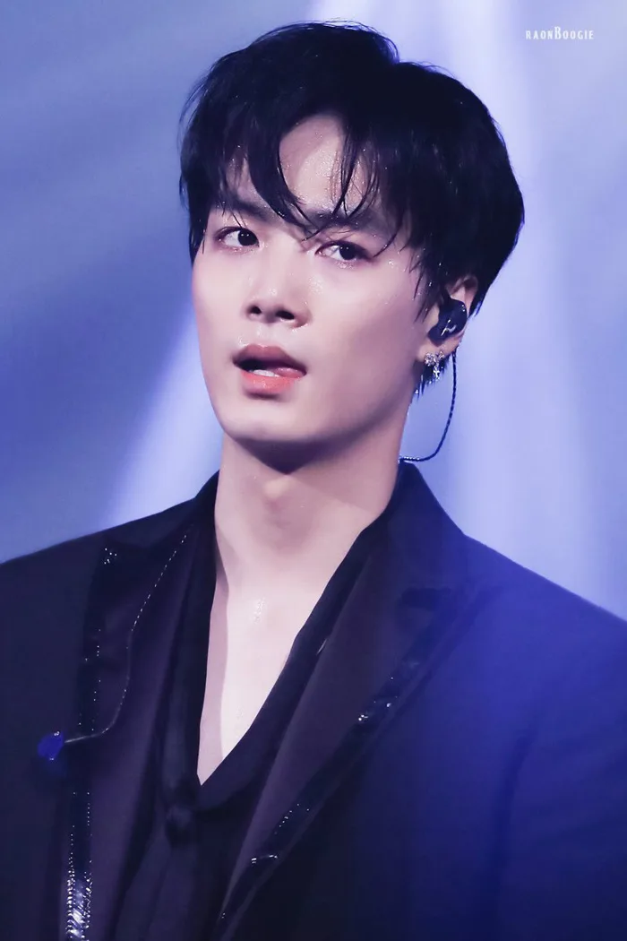 BXH 10 nam idol đẹp tự nhiên của Kpop: YG và JYP bị SM lấn át, No.1 thuộc  về nam thần BTS nhưng là ai?