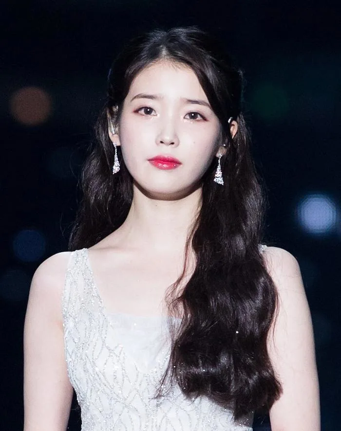 IU: Cô bé “hạt tiêu” sở hữu thành tích hàng đầu làng giải trí Hàn