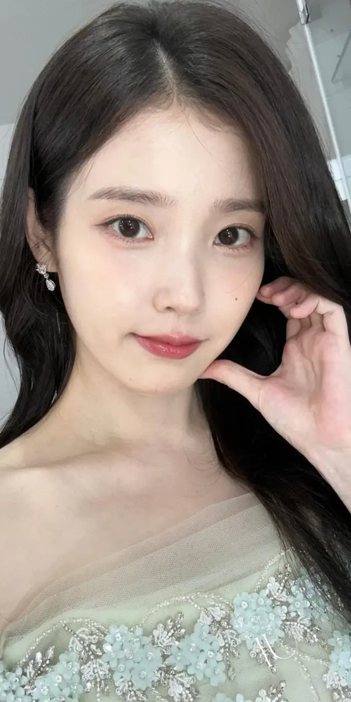 BST ảnh IU đẹp dịu dàng đậm chất nữ thần Kpop