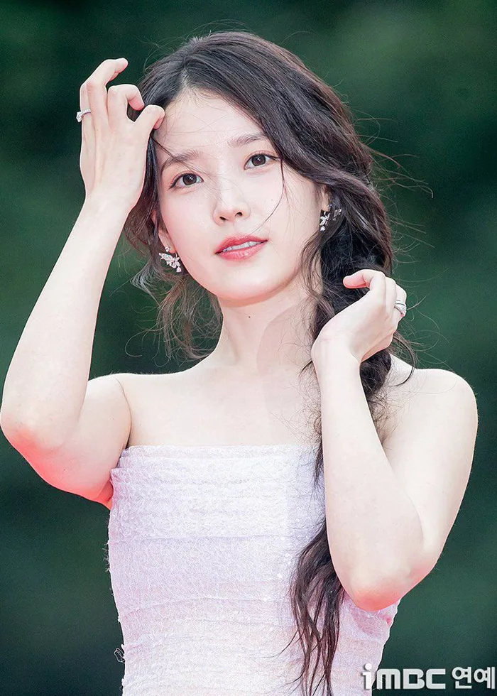 Ngắm IU 1 tỷ lần vẫn phải than trời vì quá đẹp