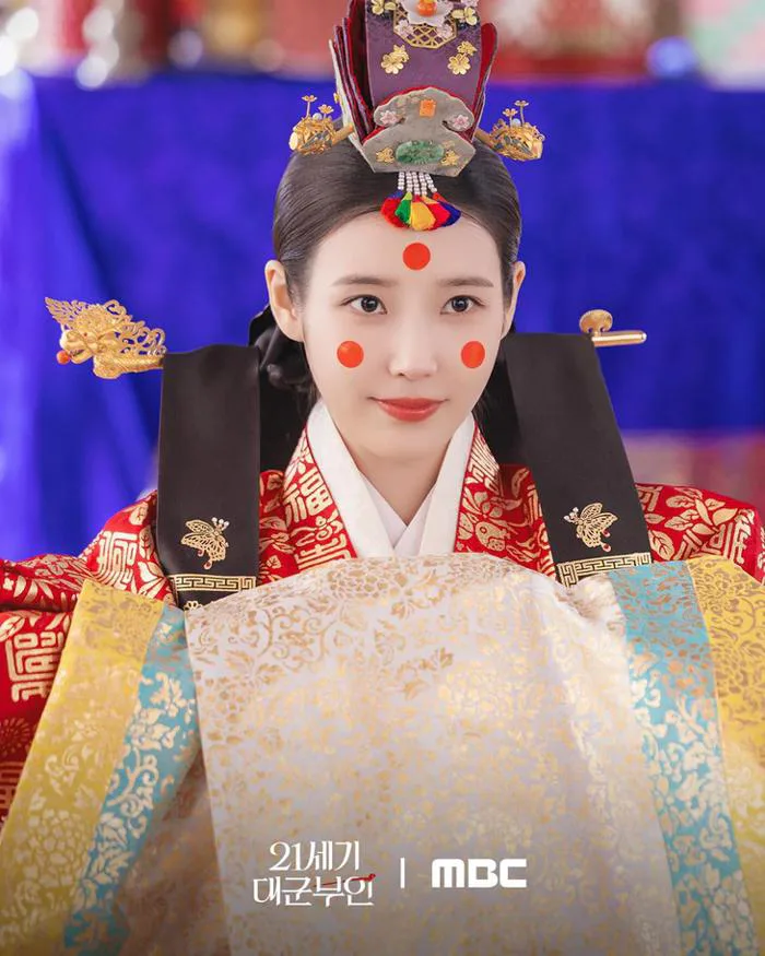 IU và Byeon Woo Seok xin lỗi vì tranh cãi xuyên tạc lịch sử của Perfect  Crown - Tuổi Trẻ Online
