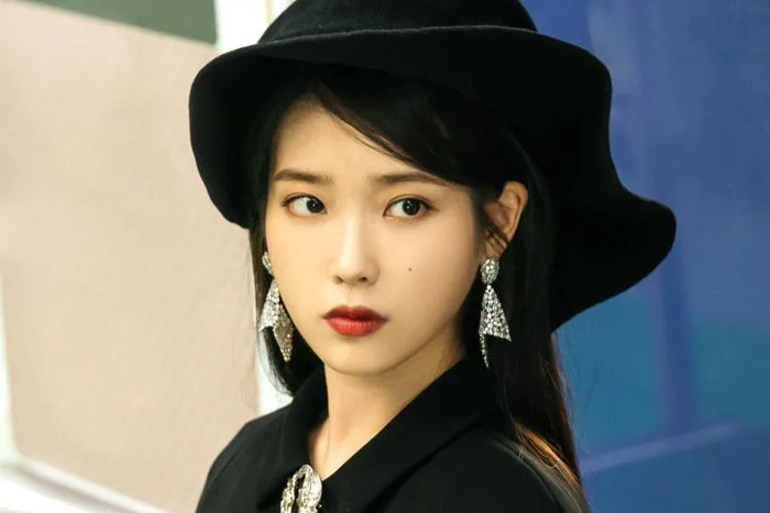 Album mới của IU bị nhận xét thiếu sáng tạo và quá an toàn