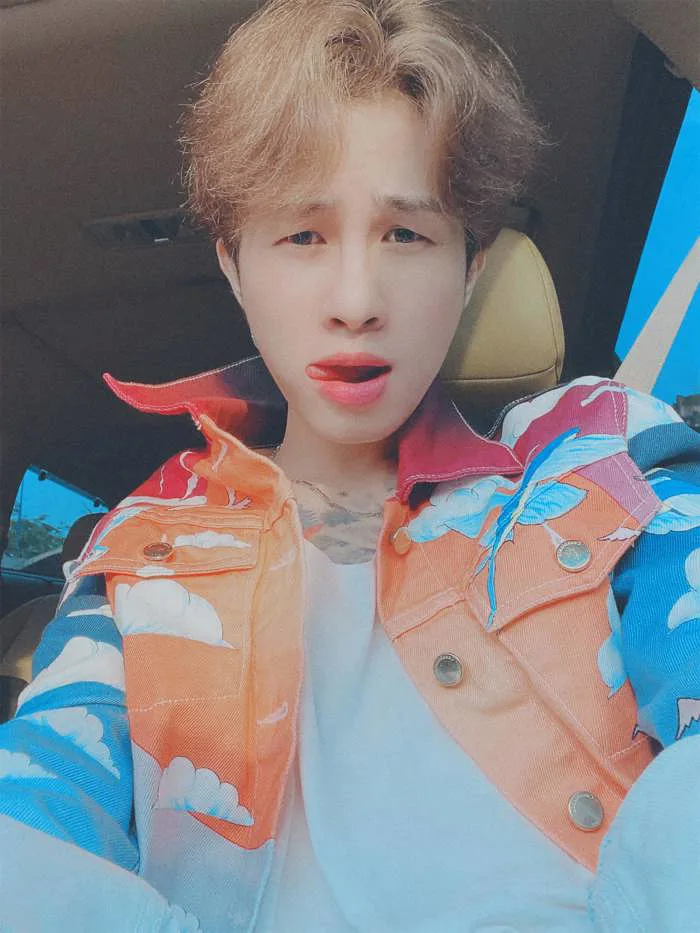 Jack tung ảnh selfie soái khí ngút ngàn, ai dè bị biên kịch phim Tiệc Trăng  Máu 