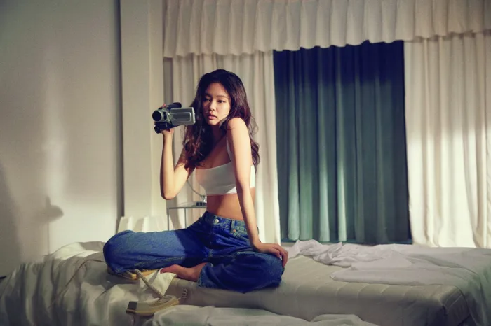 Jennie (BLACKPINK) khoe cá tính trong những khung hình giản đơn mà ấn tượng  - Tạp chí Đẹp