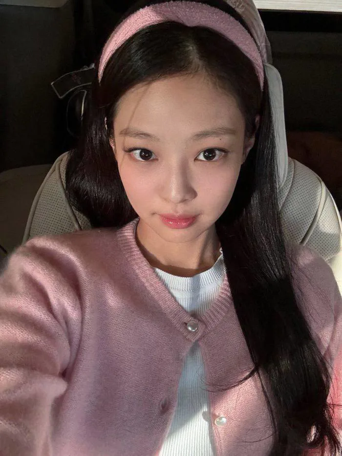 Jennie (BLACKPINK) ẩn ý bị YG kìm hãm hoạt động?
