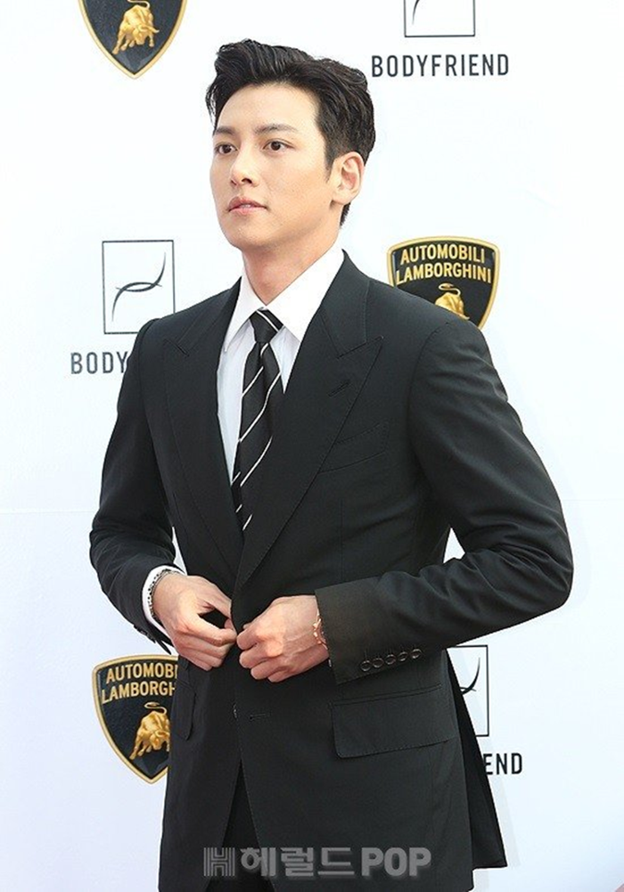 Ji Chang Wook gây náo loạn sự kiện: Như tổng tài siêu điển trai, thần thái  bá đạo bước ra từ cảnh phim!