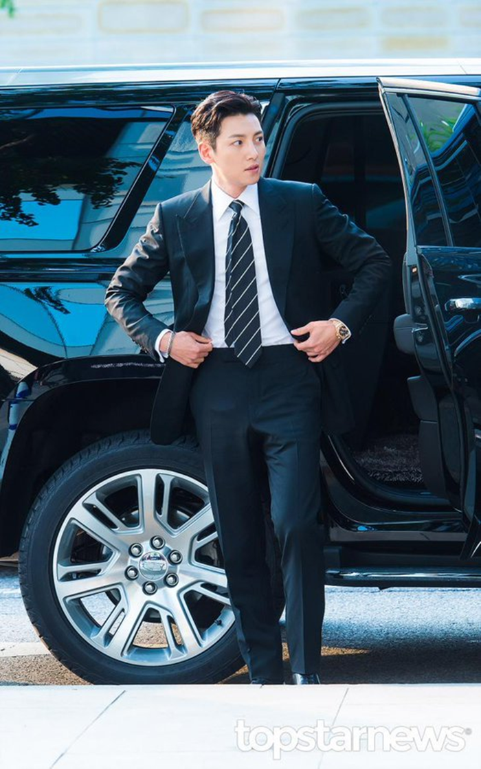 Ji Chang Wook gây náo loạn sự kiện: Như tổng tài siêu điển trai, thần thái  bá đạo bước ra từ cảnh phim!