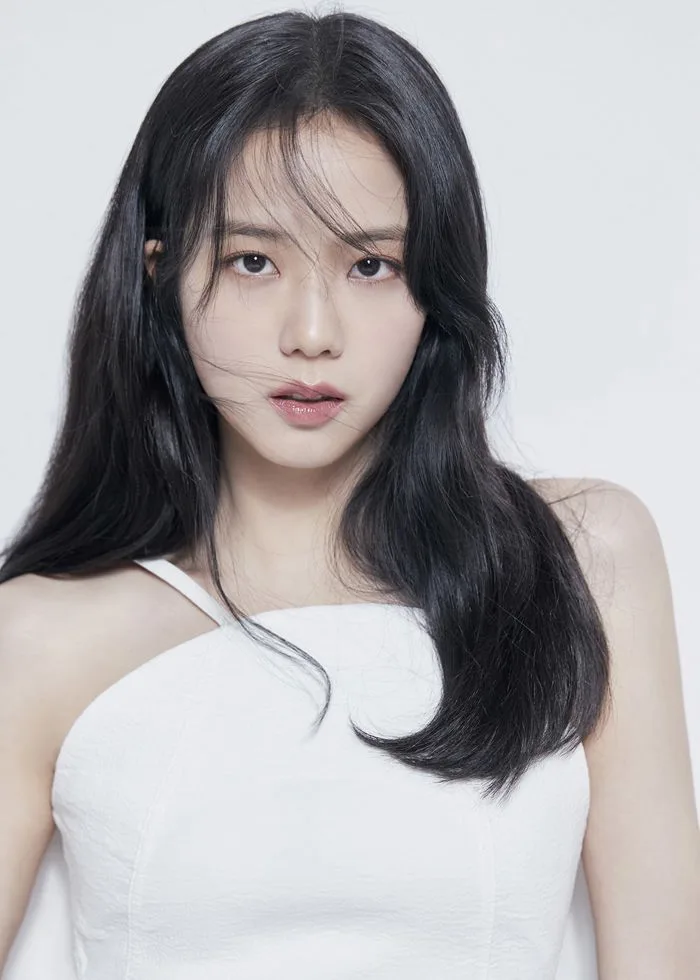 Nhan sắc thăng hạng của Jisoo (BlackPink) trong bộ ảnh mới