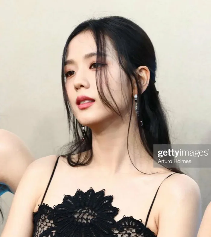 Jisoo (BlackPink) một lần nữa dẫn đầu danh sách người phụ nữ đẹp nhất hành  tinh