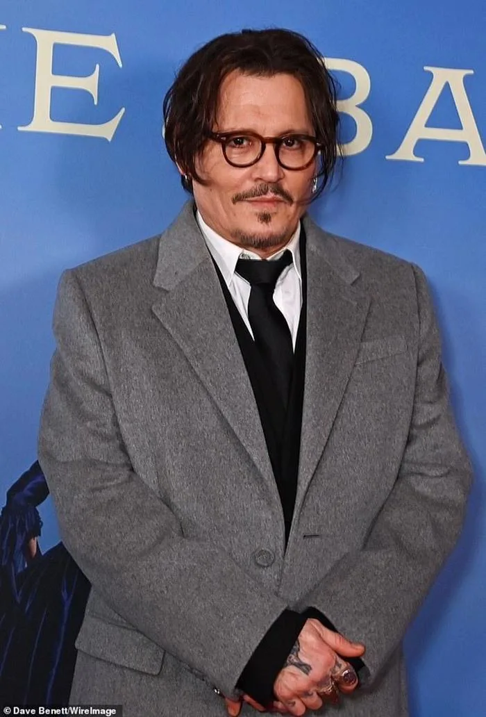 Johnny Depp: Có kẻ mạo danh tôi lừa tiền fan - Báo VnExpress Giải trí