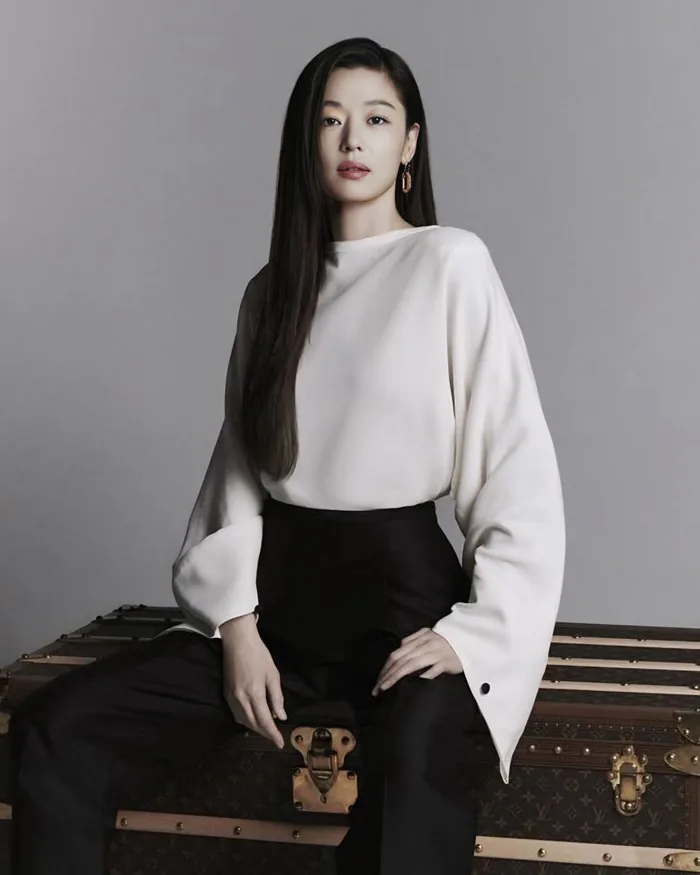 Điều gì đưa Jun Ji Hyun trở thành nữ thần không tuổi của phim ảnh và thời  trang Hàn Quốc?