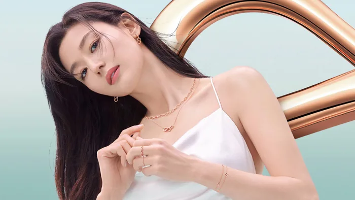 Jun Ji Hyun hóa nữ thần Giáng sinh trong bộ ảnh mới