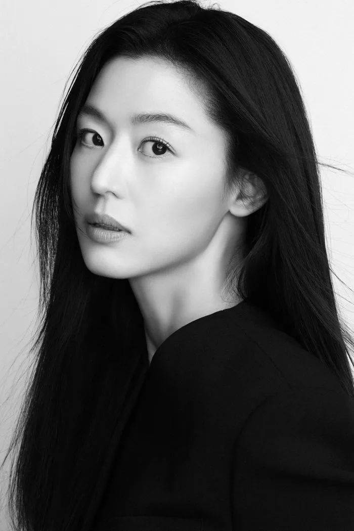Jun Ji Hyun trải lòng về danh tiếng, tuổi tác và lần đầu đến Cannes