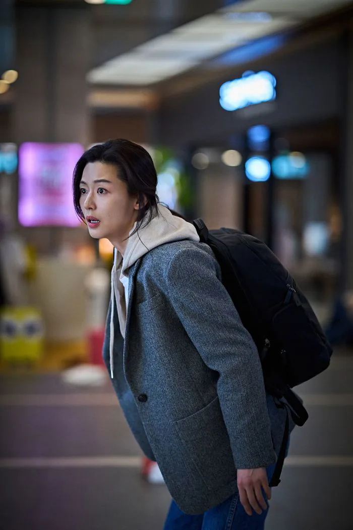 Jun Ji Hyun trải lòng về danh tiếng, tuổi tác và lần đầu đến Cannes