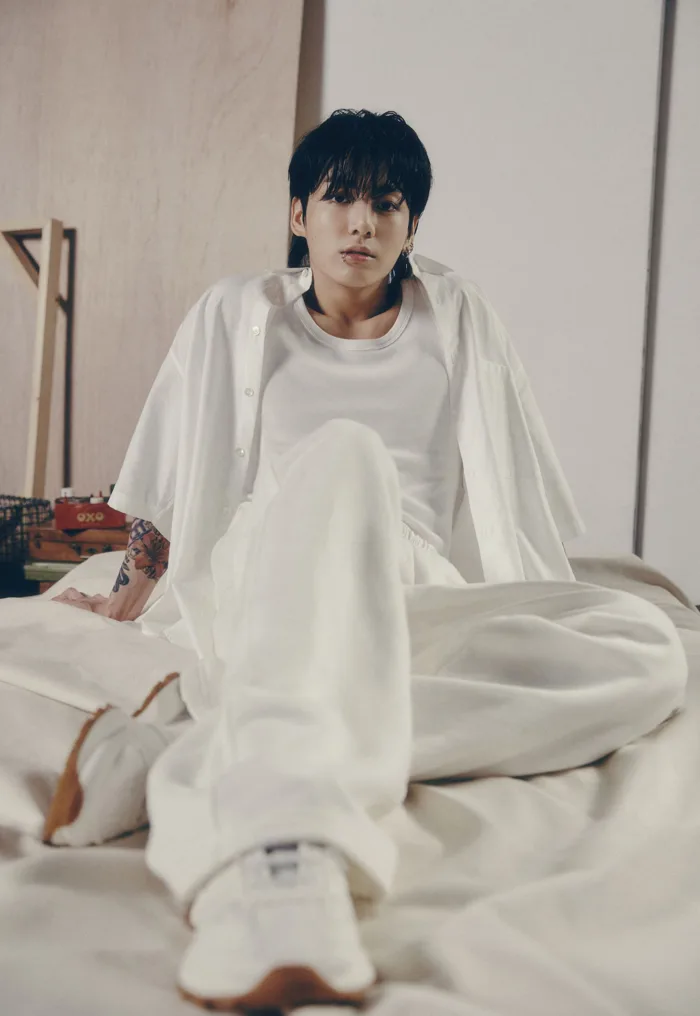 Jungkook (BTS) gây tranh cãi khi livestream: Sự thật về áp lực nghẹt thở  của siêu sao toàn cầu