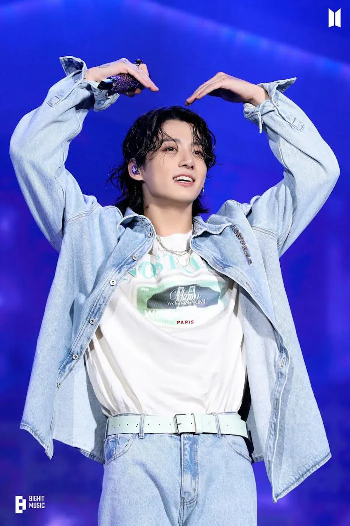Jungkook BTS tung loạt ảnh quảng bá cho đĩa đơn solo 'Seven', fan 'nhức mắt'