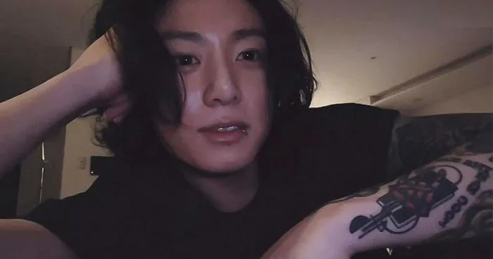 Tất tần tật về buổi livestream bất ổn của Jungkook BTS: Sexy, funny và  crazy holy - BlogAnChoi