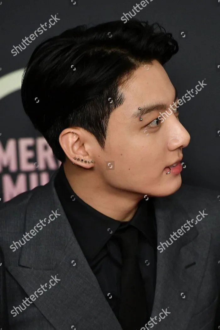 Ảnh cận mặt chưa chỉnh sửa của Jungkook (BTS) gây sốc