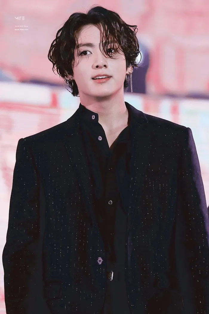 Jungkook (BTS) ở tuổi 25: Người đàn ông quyến rũ nhất thế giới, làm nên  lịch sử Kpop tại World Cup 2022