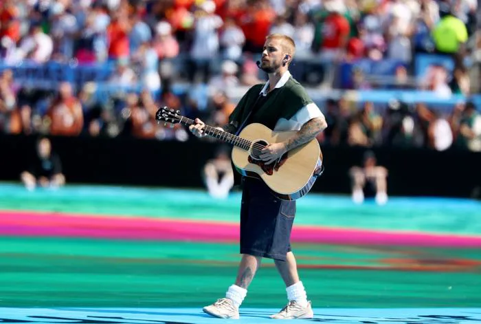 Justin Bieber và lựa chọn ngược dòng giữa sân khấu World Cup