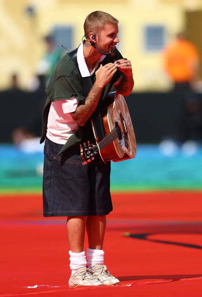 Justin Bieber và lựa chọn ngược dòng giữa sân khấu World Cup