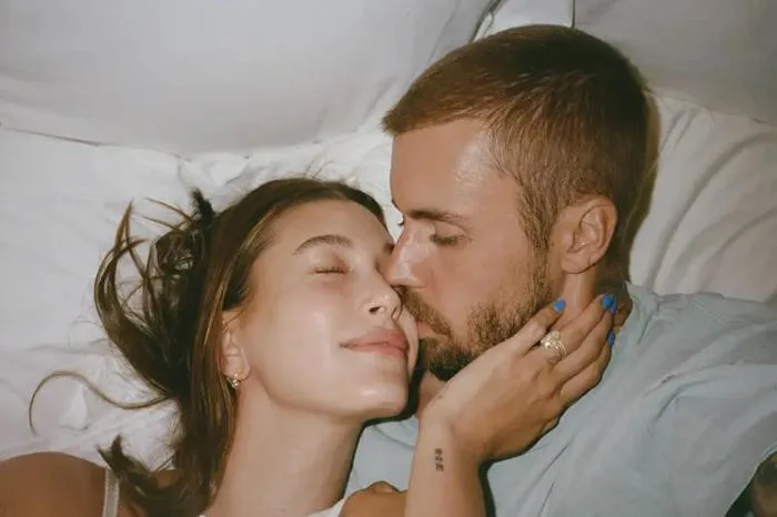 Vợ chồng Justin Bieber khoe ảnh nồng nàn trên giường - Ngôi sao