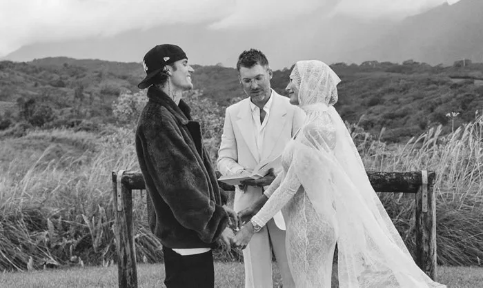 Vợ chồng Justin Bieber khoe hình ảnh chào đón con đầu lòng | Harper's  Bazaar Việt Nam