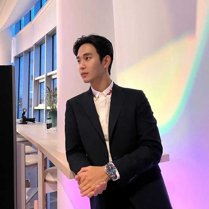 Kim Soo Hyun mất 1 triệu người theo dõi vì bê bối đời tư