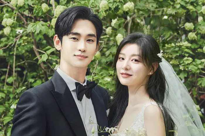 Kim Soo Hyun trực tiếp trả lời tin hẹn hò Kim Ji Won