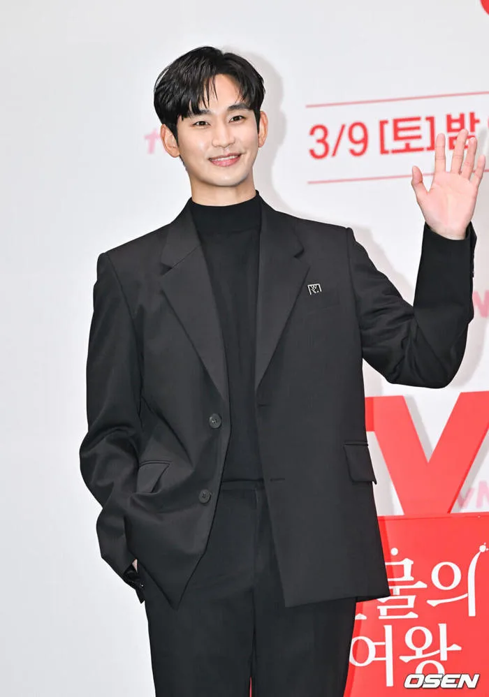 Diễn viên Kim Soo Hyun sẽ hát OST “Queen Of Tears” sau 10 năm