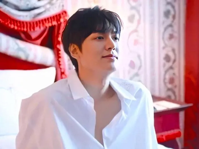 Lee Min Ho gây sốt vì vẻ đẹp trai trong hậu trường phim mới