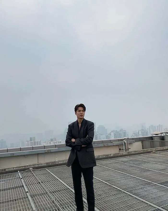Lee Min Ho lại gây chú ý với loạt ảnh hút 2 triệu like dù không photoshop