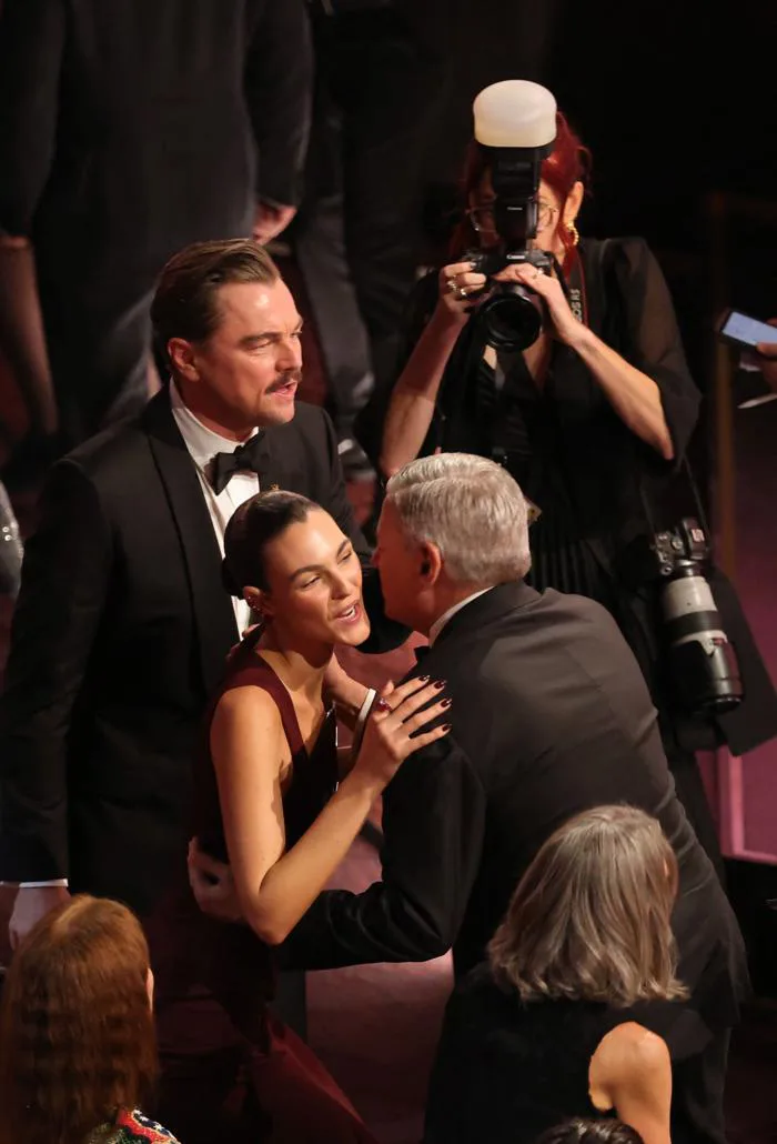 Leonardo DiCaprio đưa bạn gái kém 24 tuổi dự Oscar