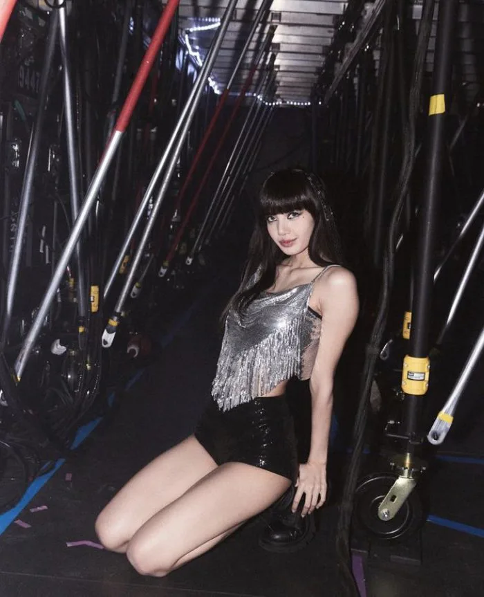 Phong cách thời trang trên sân khấu lẫn đời thường của Lisa Blackpink