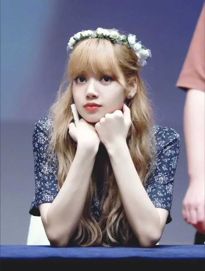 Bất ngờ với hình ảnh gợi cảm của Lisa (Blackpink) | Báo Dân trí