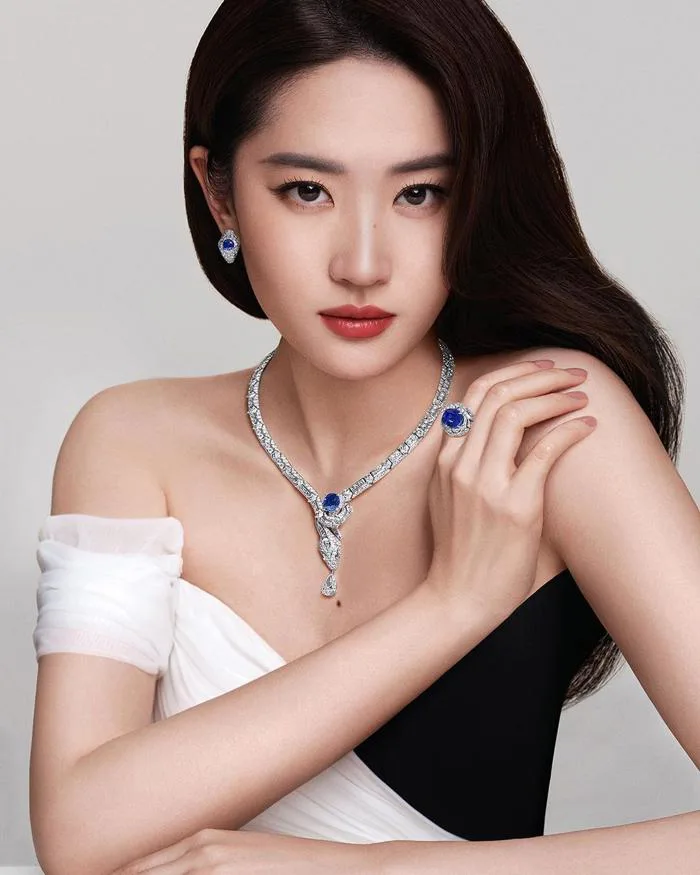 Ở tuổi 38, Lưu Diệc Phi sống thế nào trong biệt thự rộng bằng cả công viên?