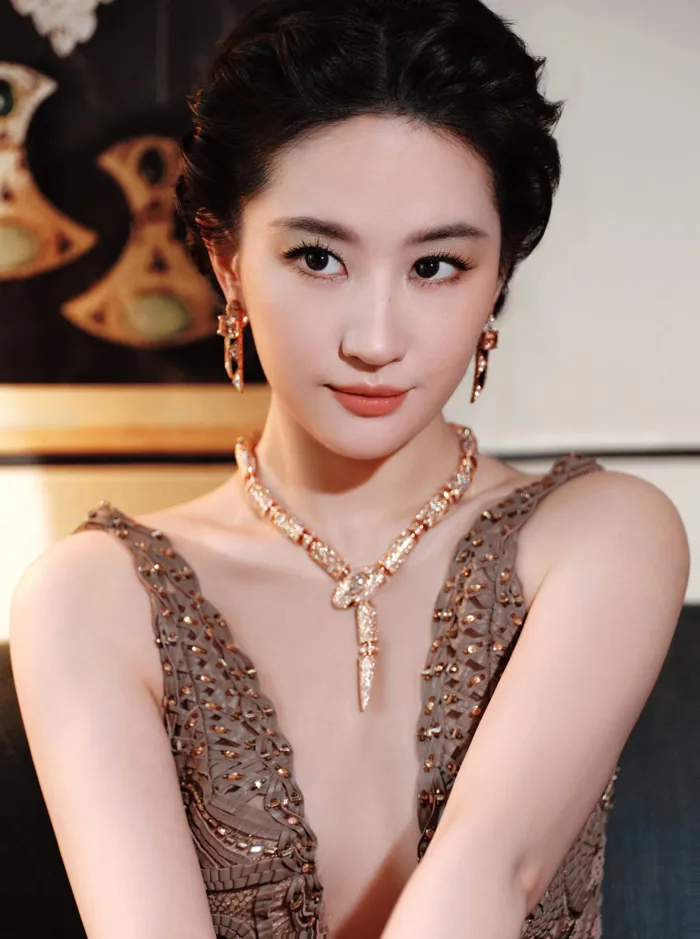Lưu Diệc Phi bại lộ nhan sắc thật ở tuổi 39