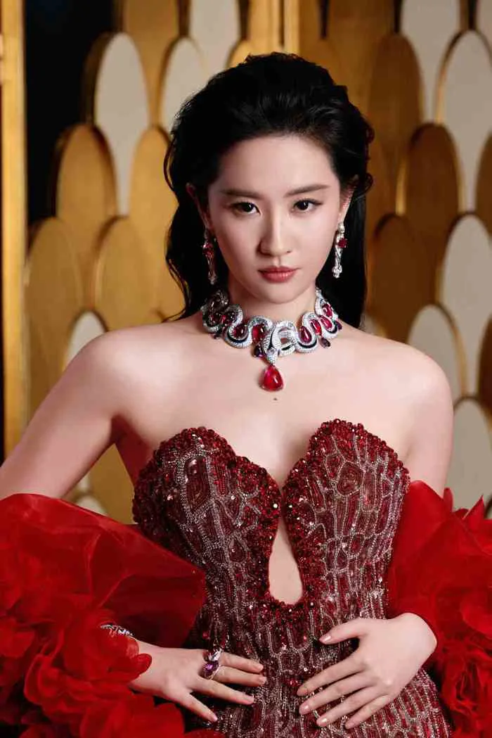 Soi nhan sắc thật của Lưu Diệc Phi ở ống kính camera thường
