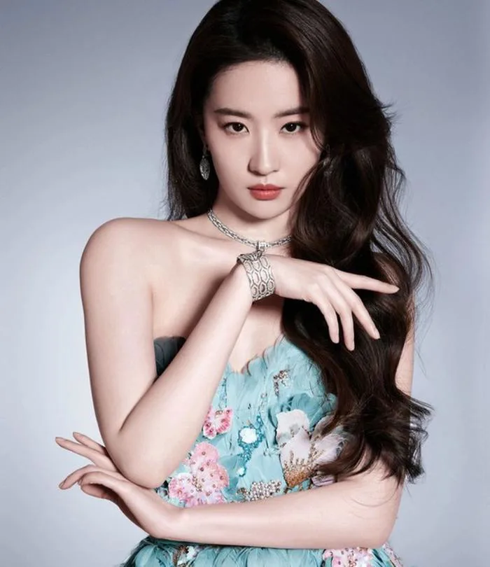 Lưu Diệc Phi bị chê béo: Khi chuẩn gầy độc hại ám ảnh showbiz Hoa ngữ | Báo  Dân trí