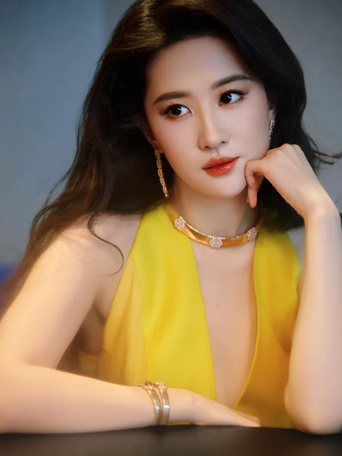 Ai cứu nổi Lưu Diệc Phi?