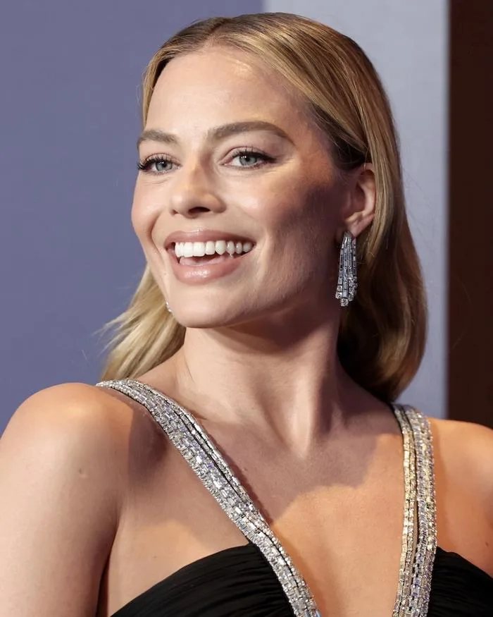 Margot Robbie và 10 khoảnh khắc trang sức kim cương đáng nhớ nhất - Tuổi  Trẻ Online