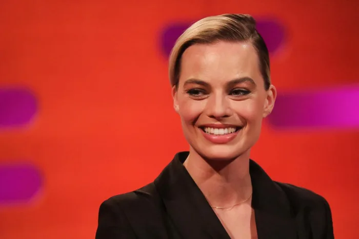 Margot Robbie thanh lịch trong thiết kế 