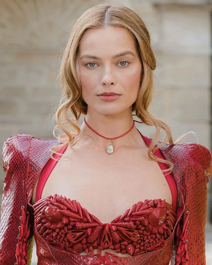 Margot Robbie và 10 khoảnh khắc trang sức kim cương đáng nhớ nhất - Tuổi  Trẻ Online