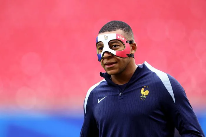 Mbappe gây sốt với hình ảnh khác lạ, fan đội tuyển Pháp nín thở