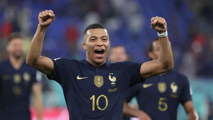 Kylian Mbappe trở thành cầu thủ đắt giá nhất thế giới
